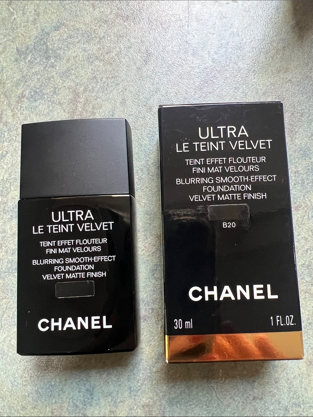 CHANEL Ultra Le Teint Velvet Foundation B20
